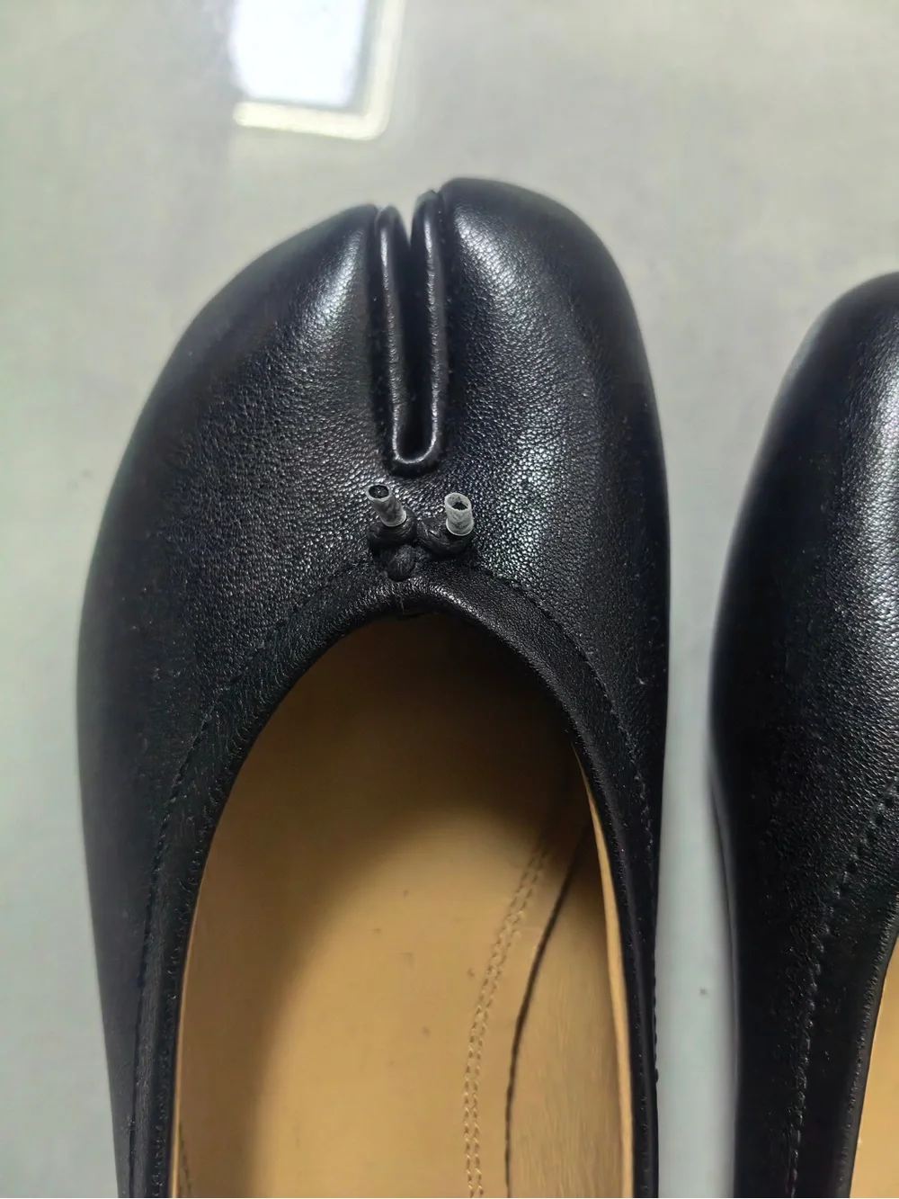 Maison Martin Margiela Black Split-Toe Leather Flats